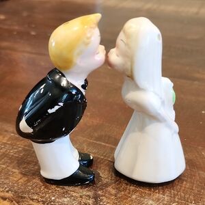 Lefton Bride and Groom Kissing Figurines